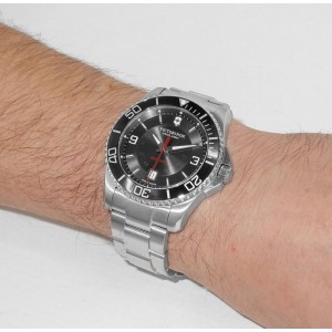 VICTORINOX MAVERICK. Обзор на мультифункциональные часы с двойным часовым поясом