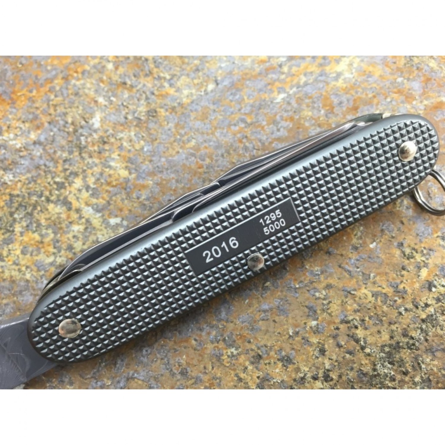 VICTORINOX PIONEER X DAMASTEEL 0.8231.J16. Купить Нож на