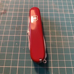 Передняя накладка для ножей VICTORINOX 91 мм, пластиковая, красная C.3600.3.10