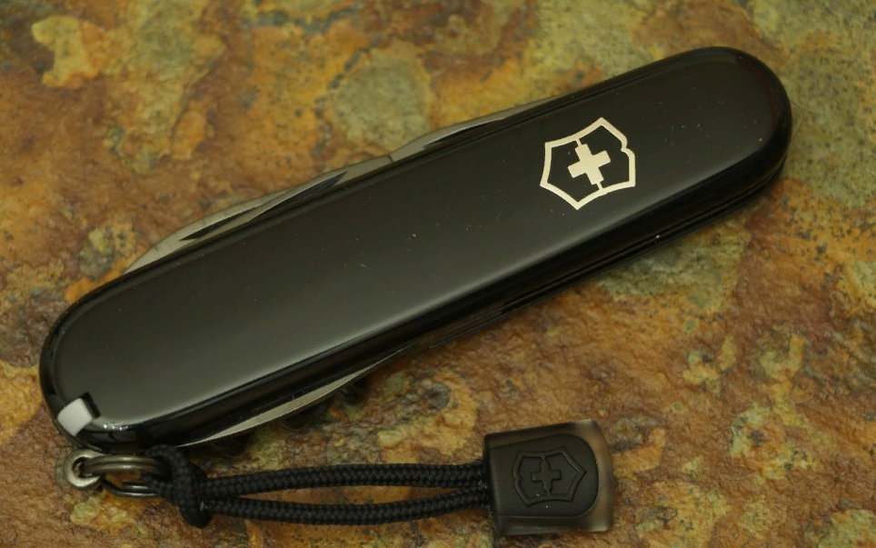 Victorinox spartan. Нож Victorinox Spartan PS С темляком черный. Victorinox Spartan природа.