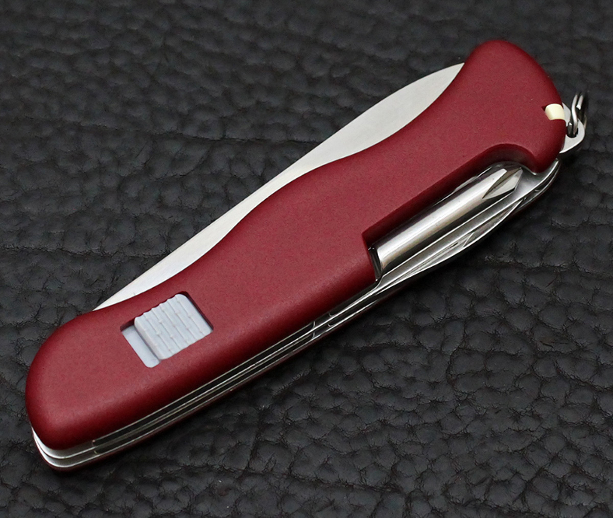 Нож складной многофункциональный швейцарский. Victorinox Adventurer 111 мм. Victorinox Adventurer 0.8953. Швейцарский нож Викторинокс. Нож Викторинокс 111мм.